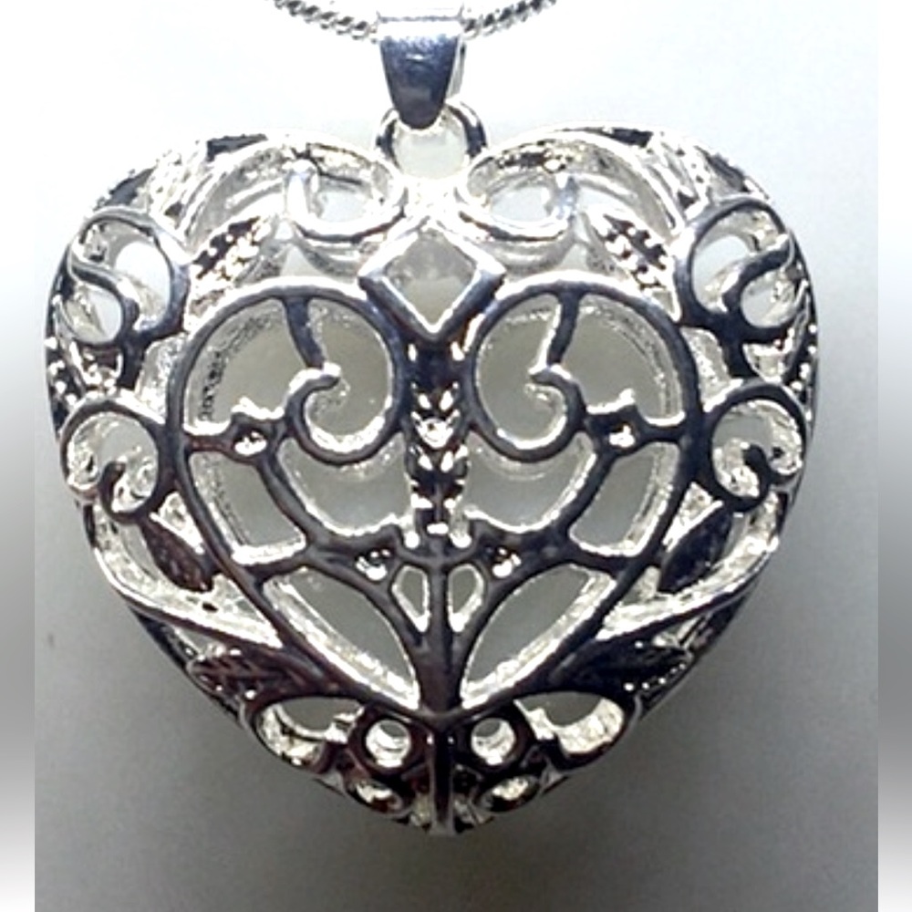 Unique Wired Heart Made From S926 Design Pendant Placed On A S925 Necklace